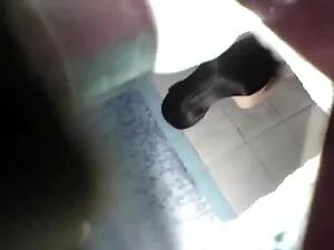 赤いソファの上のお尻でクソ エロ 動画  ...