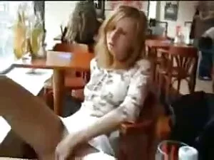 楽しいとともに彼女の滑りと楽しい アダル ...