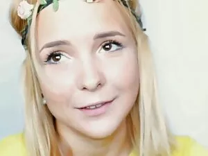 アジアの女の子と二つの大きなcocks取 ...