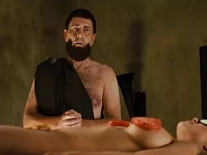男は彼のオフィスで若い美しさを注ぐ 熱  ...