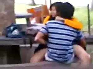 帽子をきれいにし、情熱を持って破壊された ...