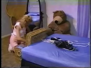 老人は若い女の子を誘惑します 背 の 高 ...