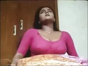 私たちはカメラを見ます。 オナニー 女  ...